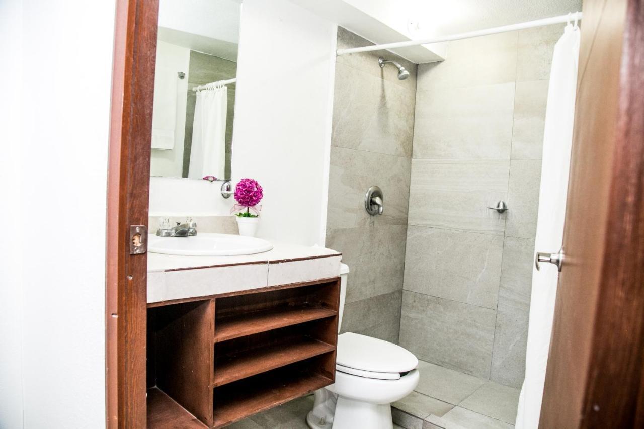 Booking Dioh Monterrey Exteriör bild