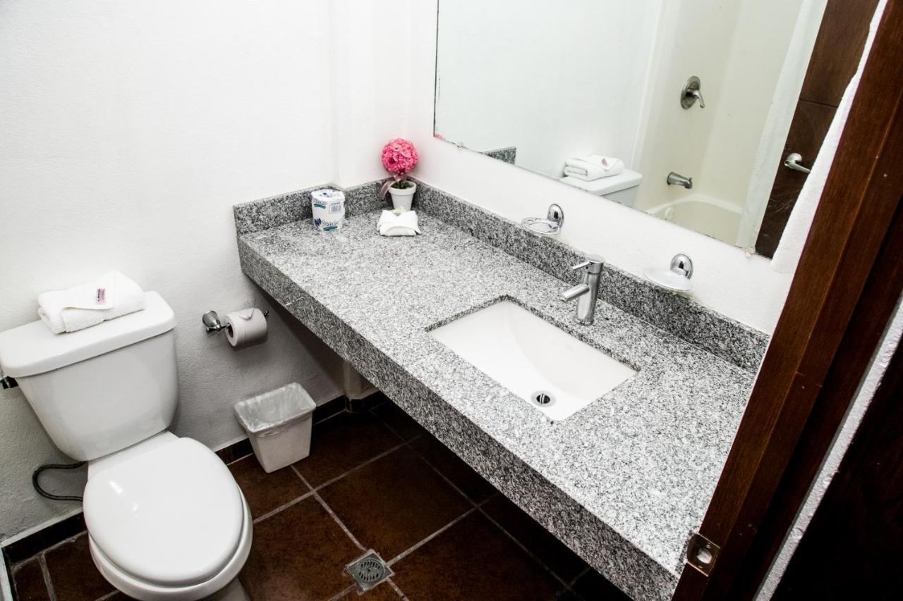 Booking Dioh Monterrey Exteriör bild