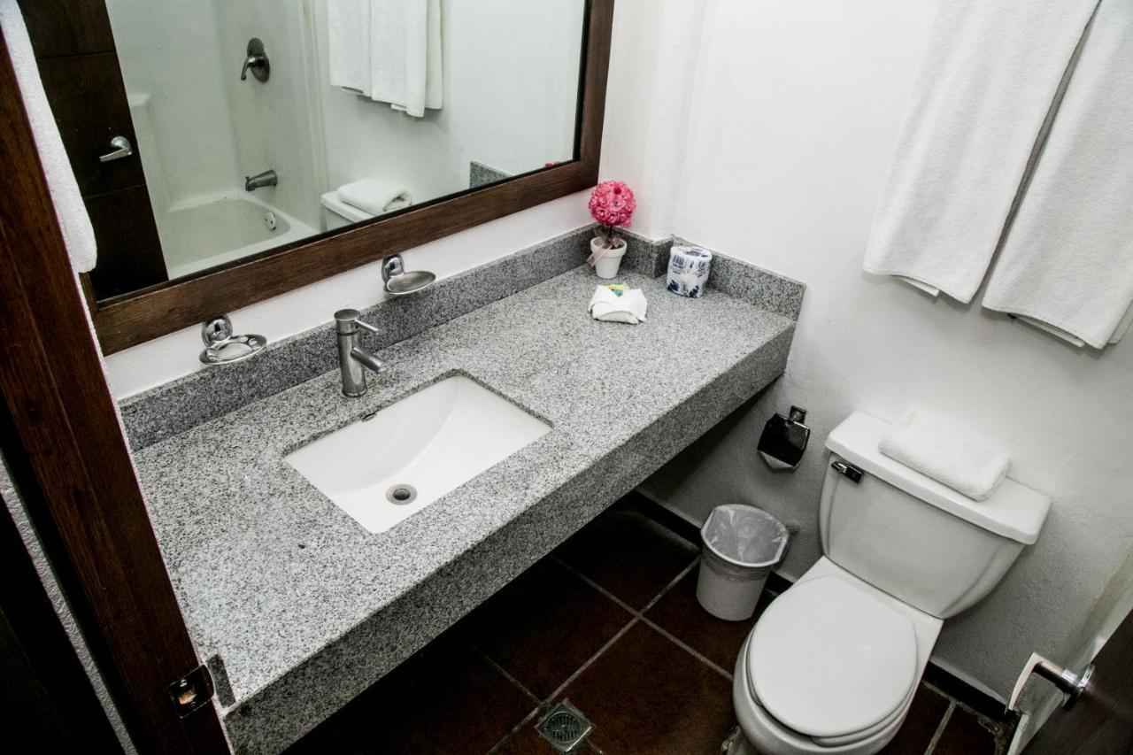 Booking Dioh Monterrey Exteriör bild