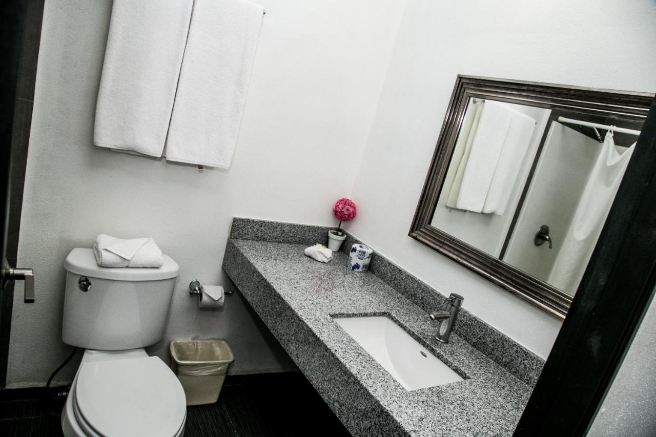 Booking Dioh Monterrey Exteriör bild