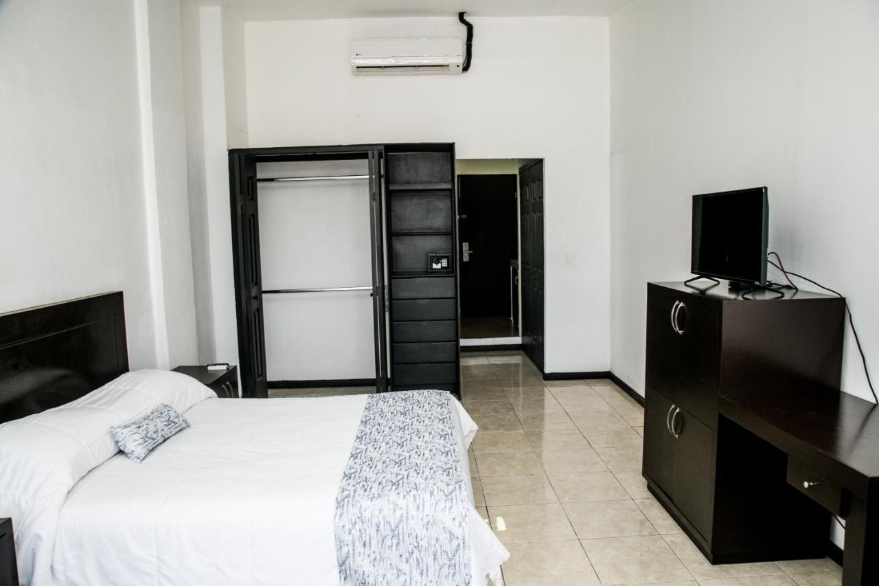 Booking Dioh Hotell Monterrey Exteriör bild