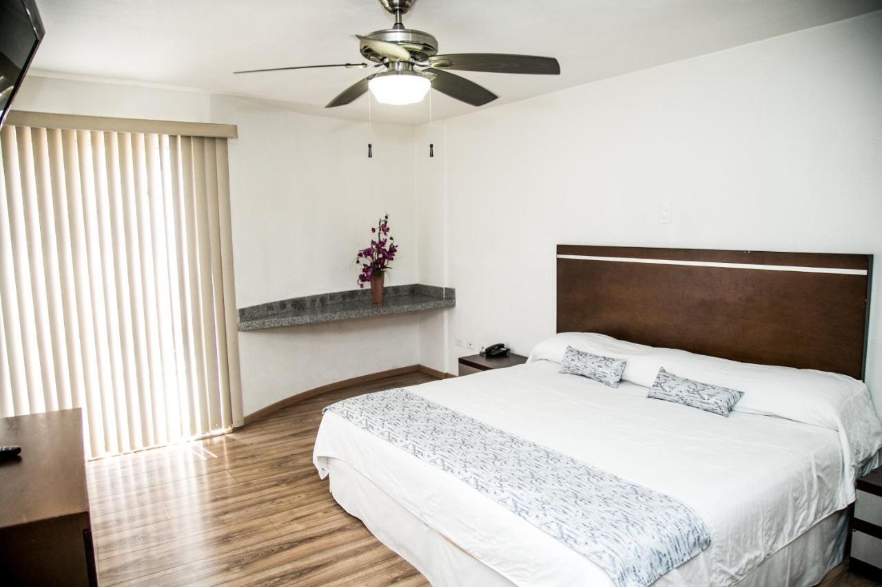 Booking Dioh Monterrey Exteriör bild