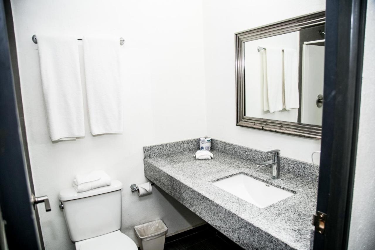 Booking Dioh Monterrey Exteriör bild